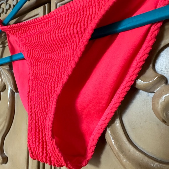 No Boundaries String Bikini bottom with Texture deep coral guc size Medium 7-9 - Picture 4 of 7